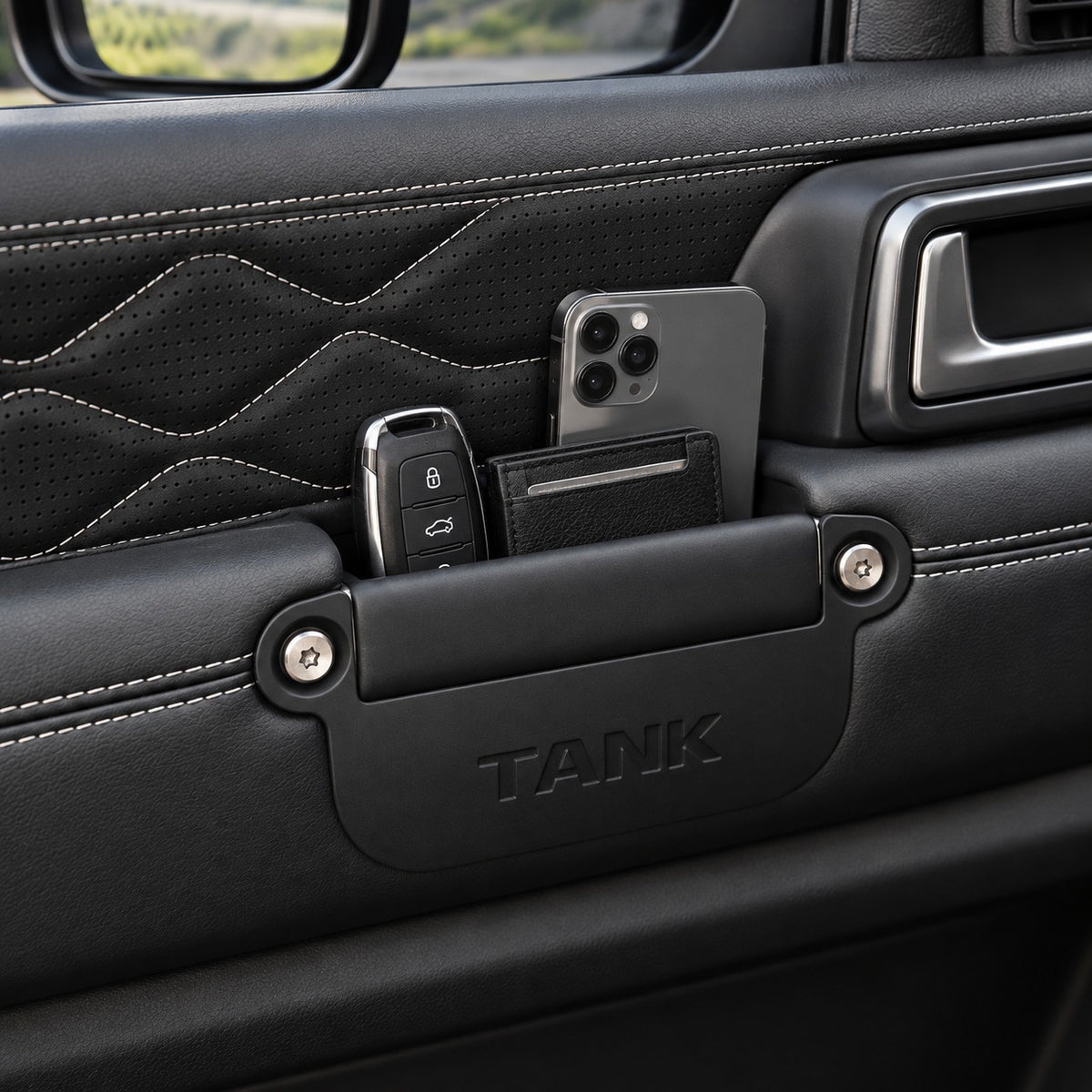 Great Wall Tank 300 matte black 4-piece door handle storage boxes installed inside the vehicle for convenient storage of everyday items.