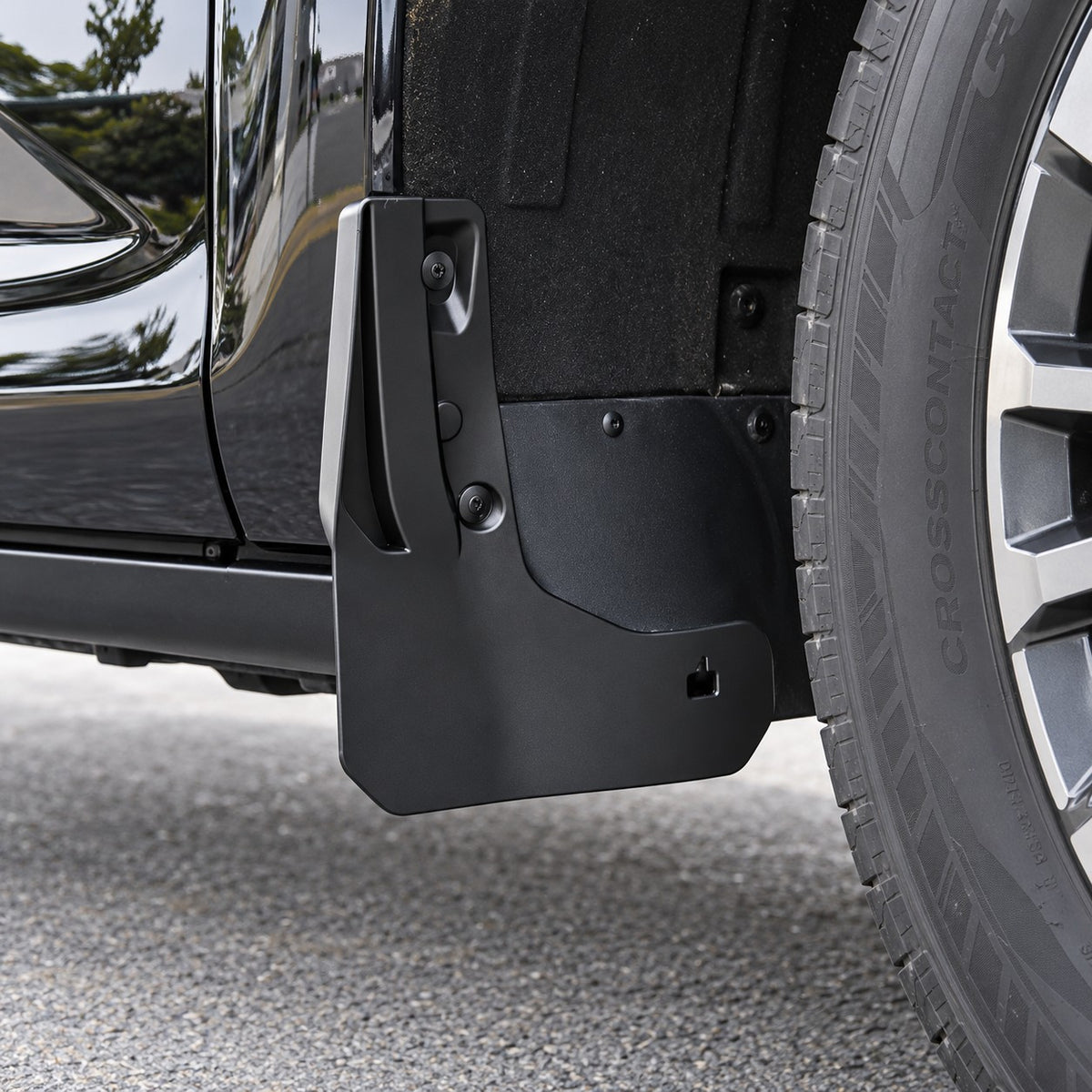 Great Wall Tank 700 rear wheel mudguard installed beside the rear tire