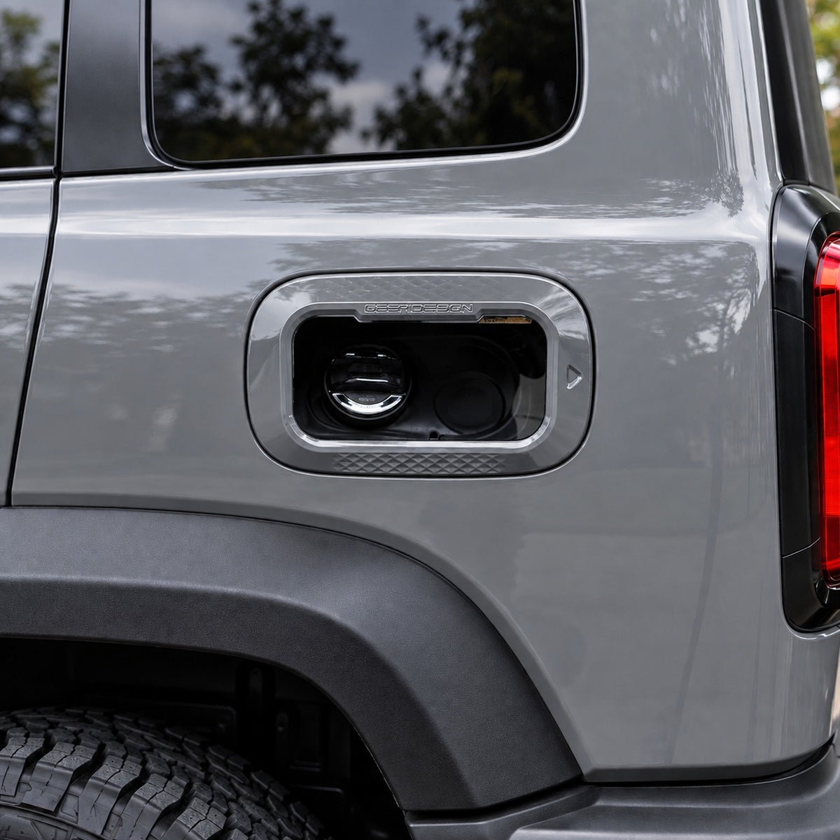 GWM Tank 300 Wide Body with gray fuel tank cover installed on the rear quarter panel