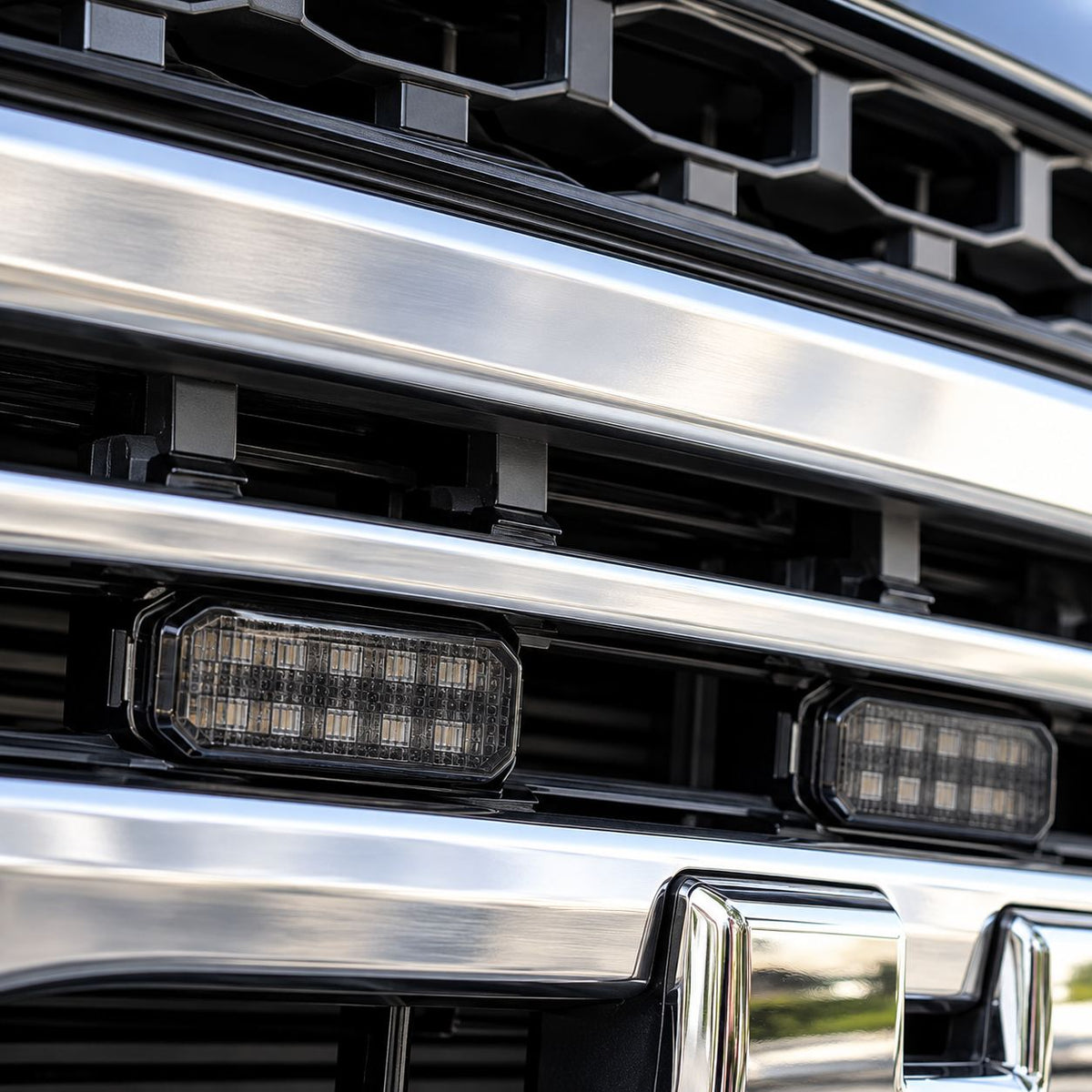 Haval H9 grille LED light modules installed without illumination